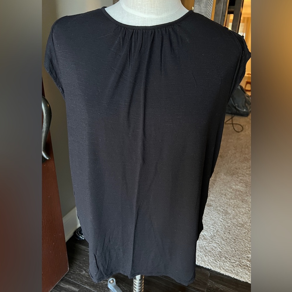Loft flutter sleeve, tulip hem top. Petite large